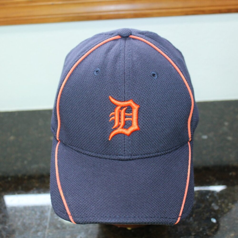 Detroit Tigers Embroidered English D Fitted Baseball Cap M- L